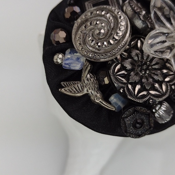 Whimsically Edgy Black Artisan Silver Tone Black & Clear Buttons & Beads  Brooch - Picture 3 of 9